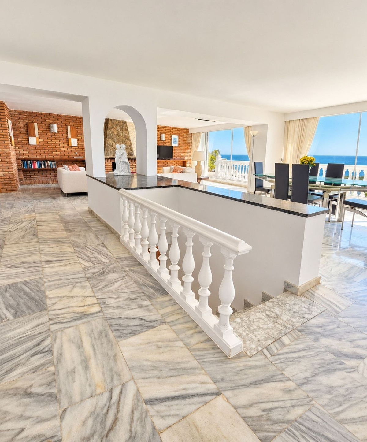 2 Bedroom Apartment in Torremolinos - Photo 6