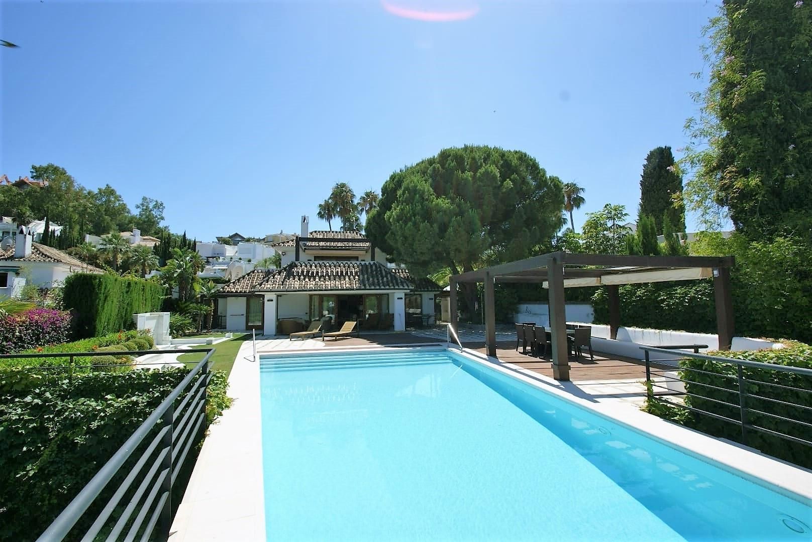 Villa in Nueva Andalucia
