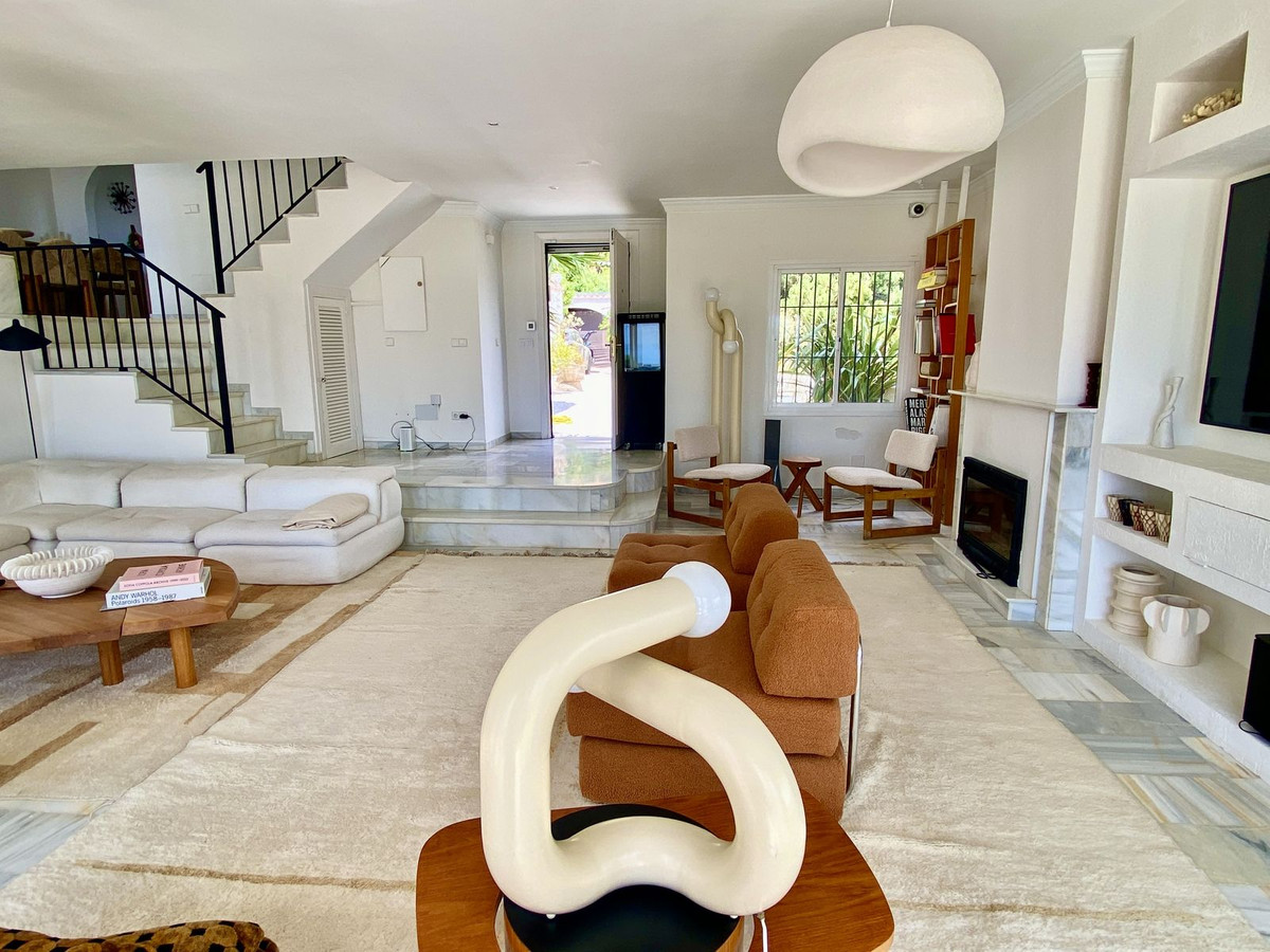 4 Bedroom Villa in Estepona - Photo 10