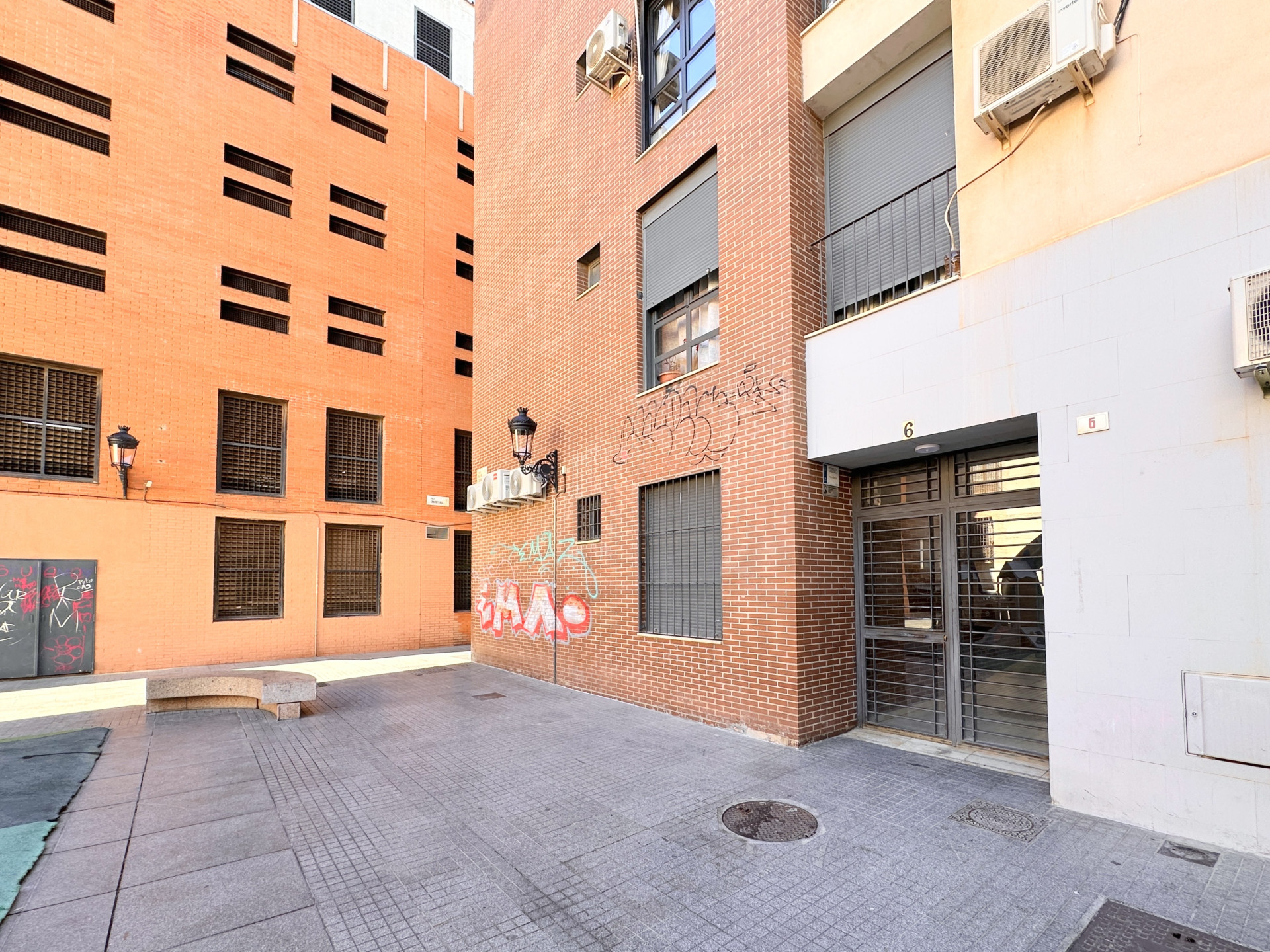 2 Bedroom Apartment in Málaga - Photo 3