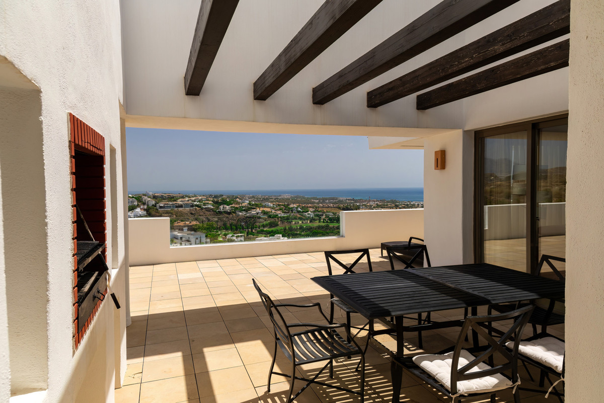 3 Bedroom Penthouse in Benahavís - Photo 14