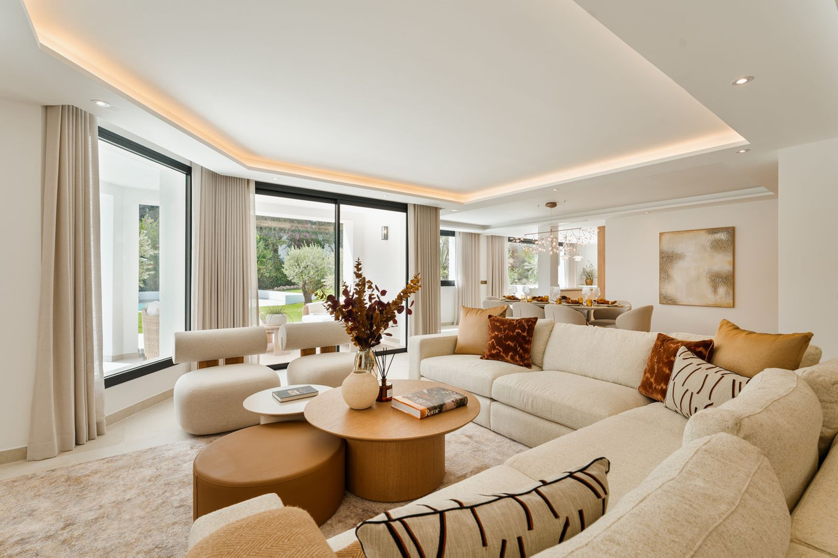 4 Bedroom Villa in Marbella - Photo 3