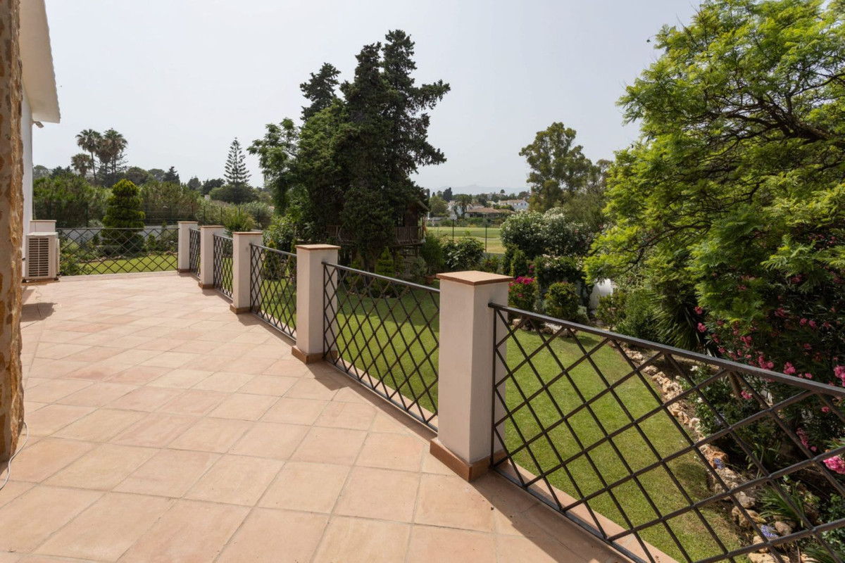 4 Bedroom Villa in San Pedro de Alcántara - Фото 32