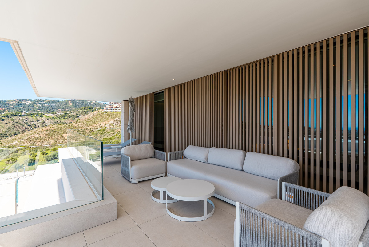4 Bedroom Apartment in Benahavís - Photo 22