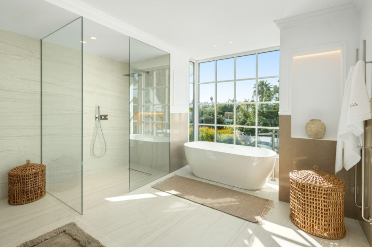 5 Bedroom Villa in Marbella - Photo 14