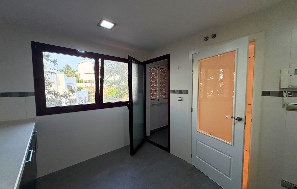 2 Bedroom Penthouse in Casares - Photo 19