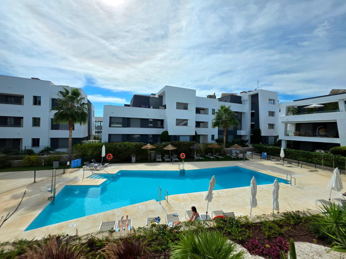 2 Bedroom Apartment in Estepona - Photo 14