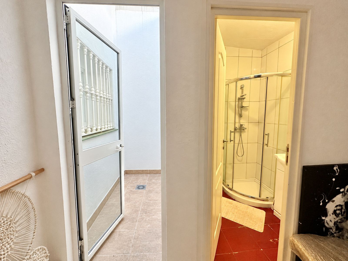 2 Bedroom Townhouse in Marbella - Photo 14