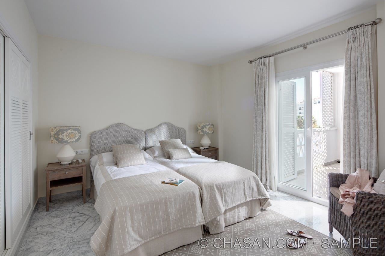 2 Bedroom Apartment in Marbella - Photo 3