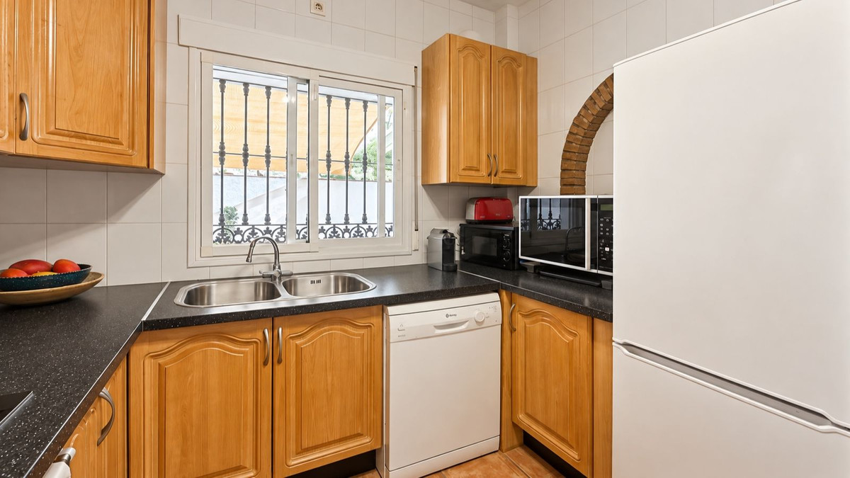 3 Bedroom Villa in Colmenar - Photo 16