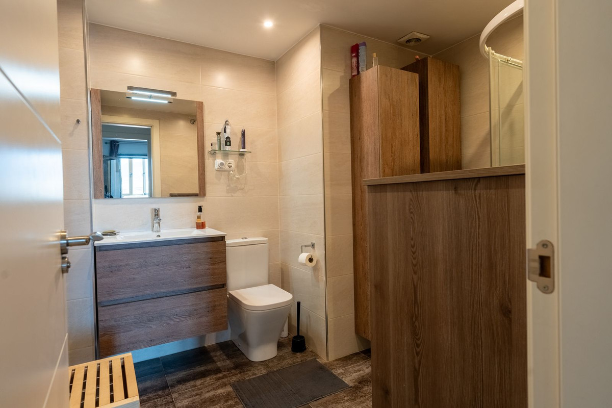 2 Bedroom Apartment in Fuengirola - Photo 13