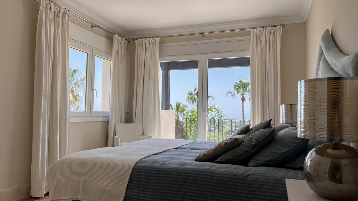 4 Bedroom Villa in Estepona - Photo 17