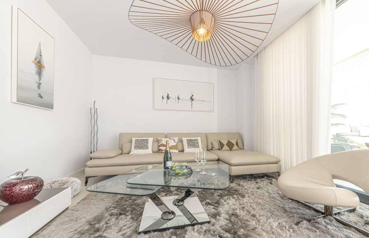 2 Bedroom Apartment in Benalmádena - Photo 22
