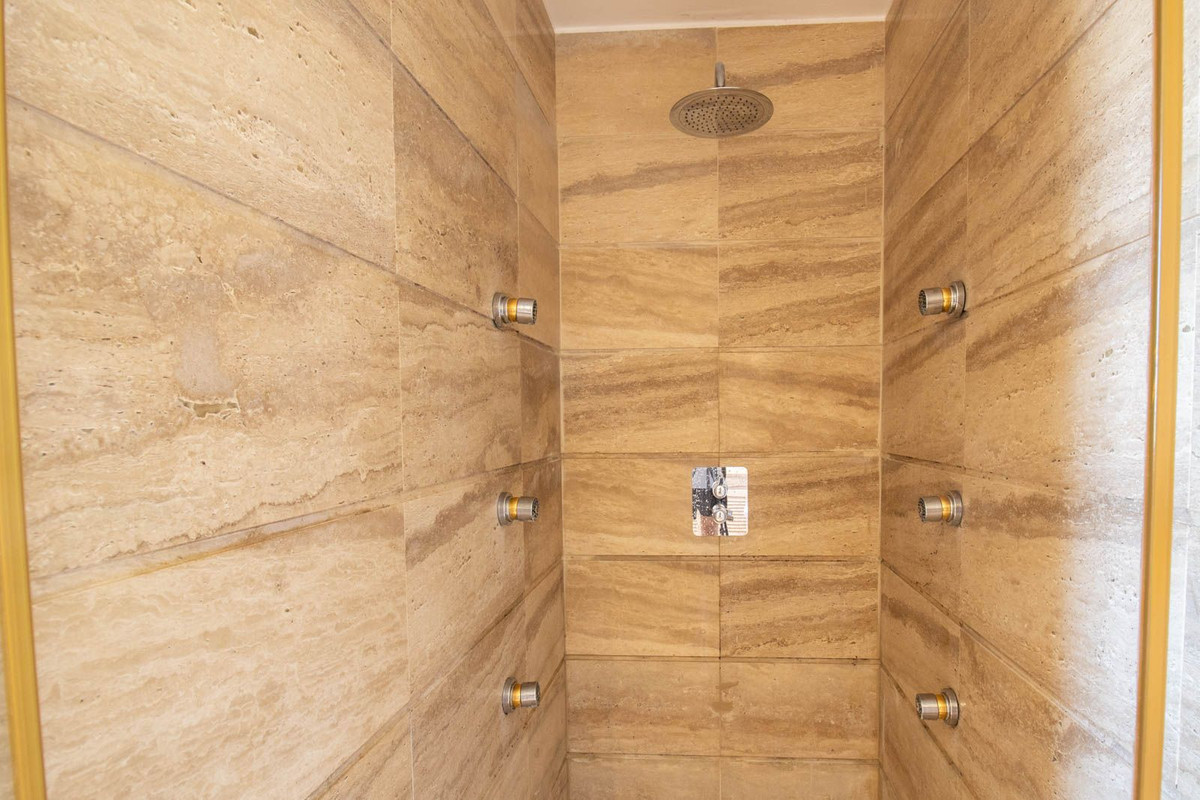 2 Bedroom Apartment in Marbella - Photo 27