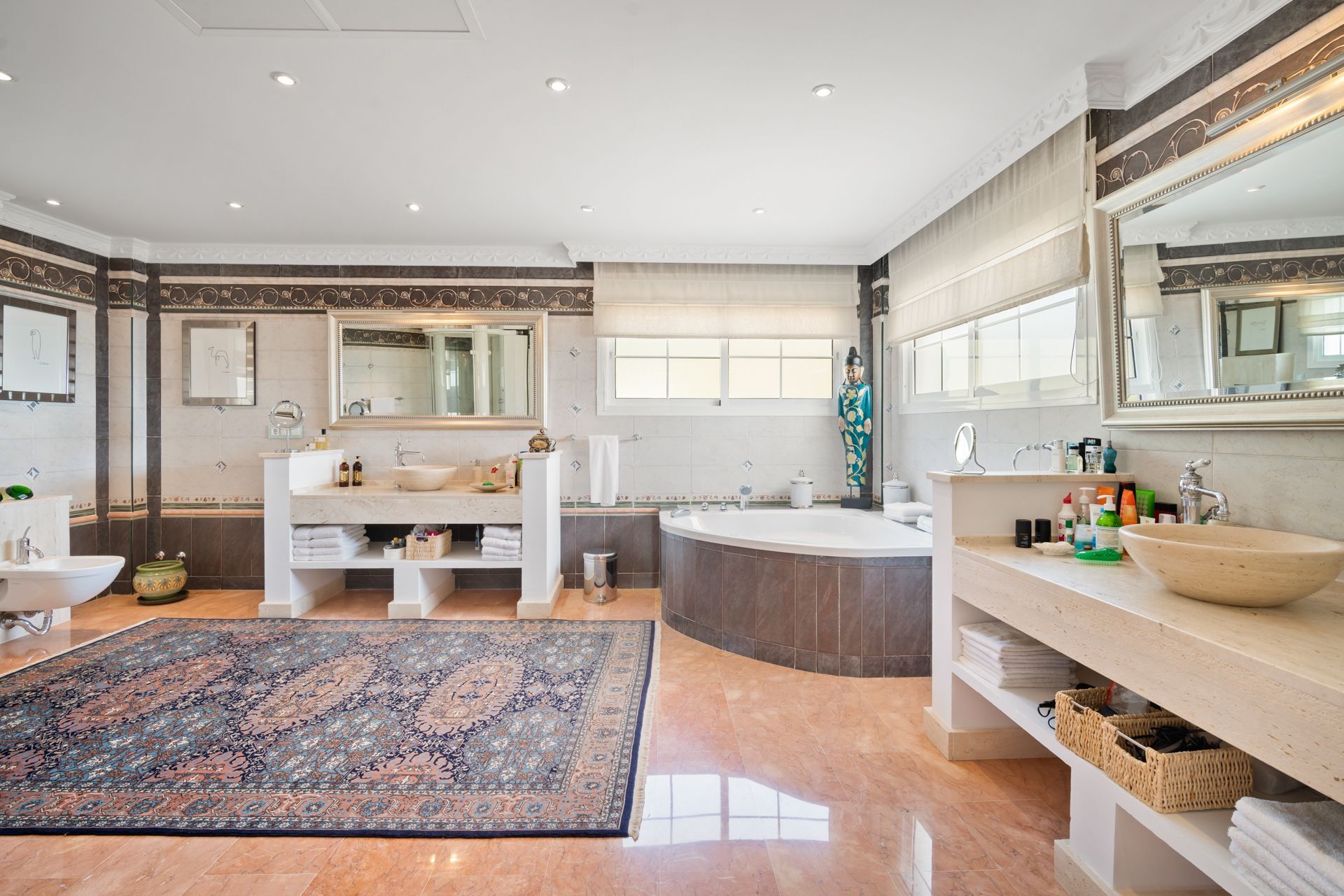 6 Bedroom Villa in Estepona - Photo 11