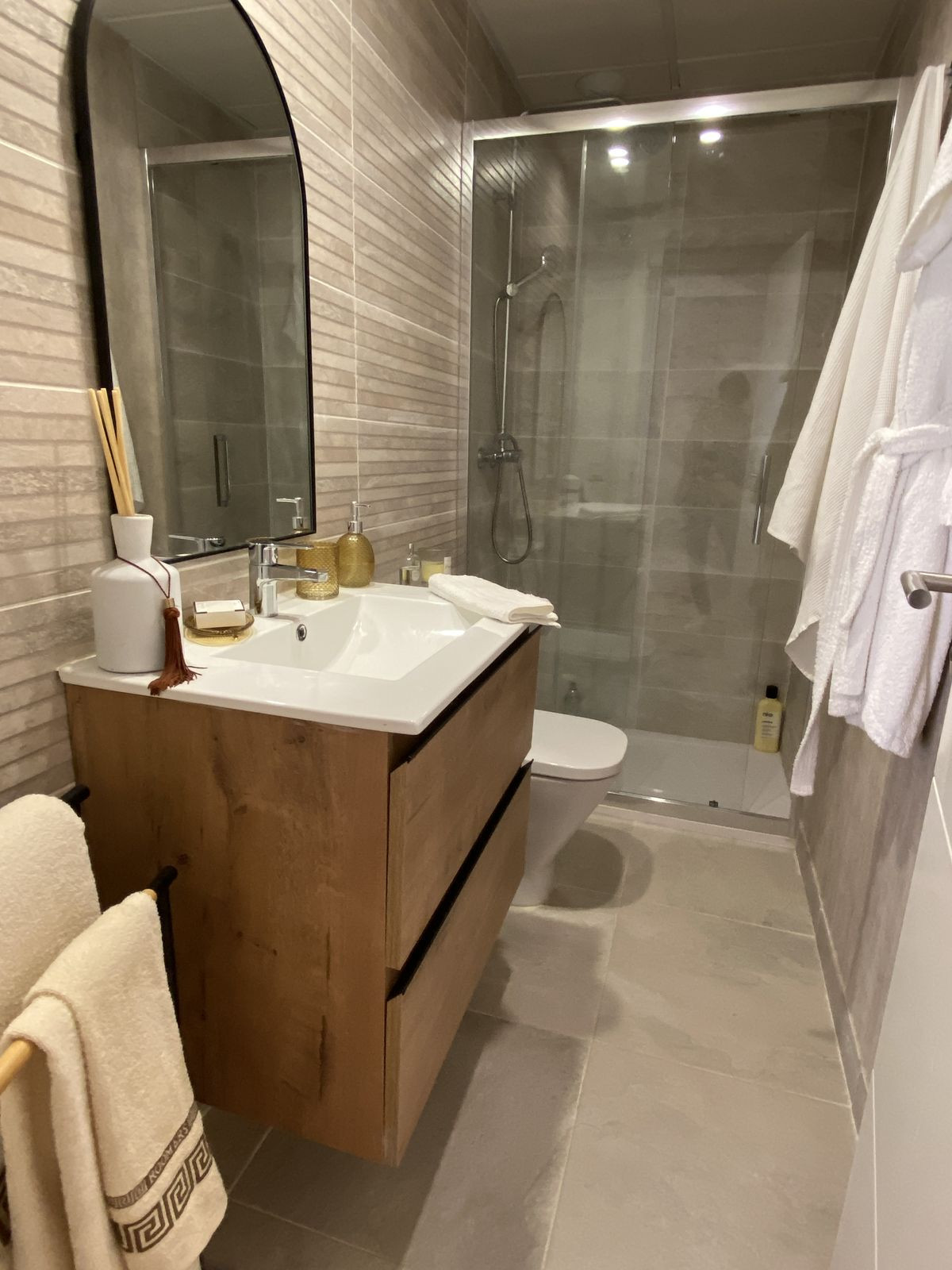 2 Bedroom Apartment in Estepona - Photo 18