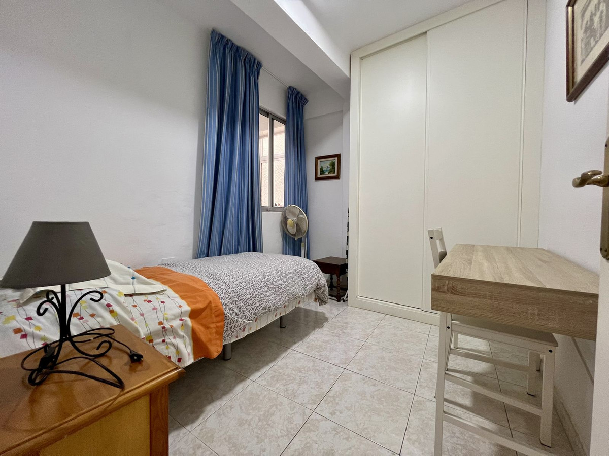 4 Bedroom Apartment in Málaga - Photo 11