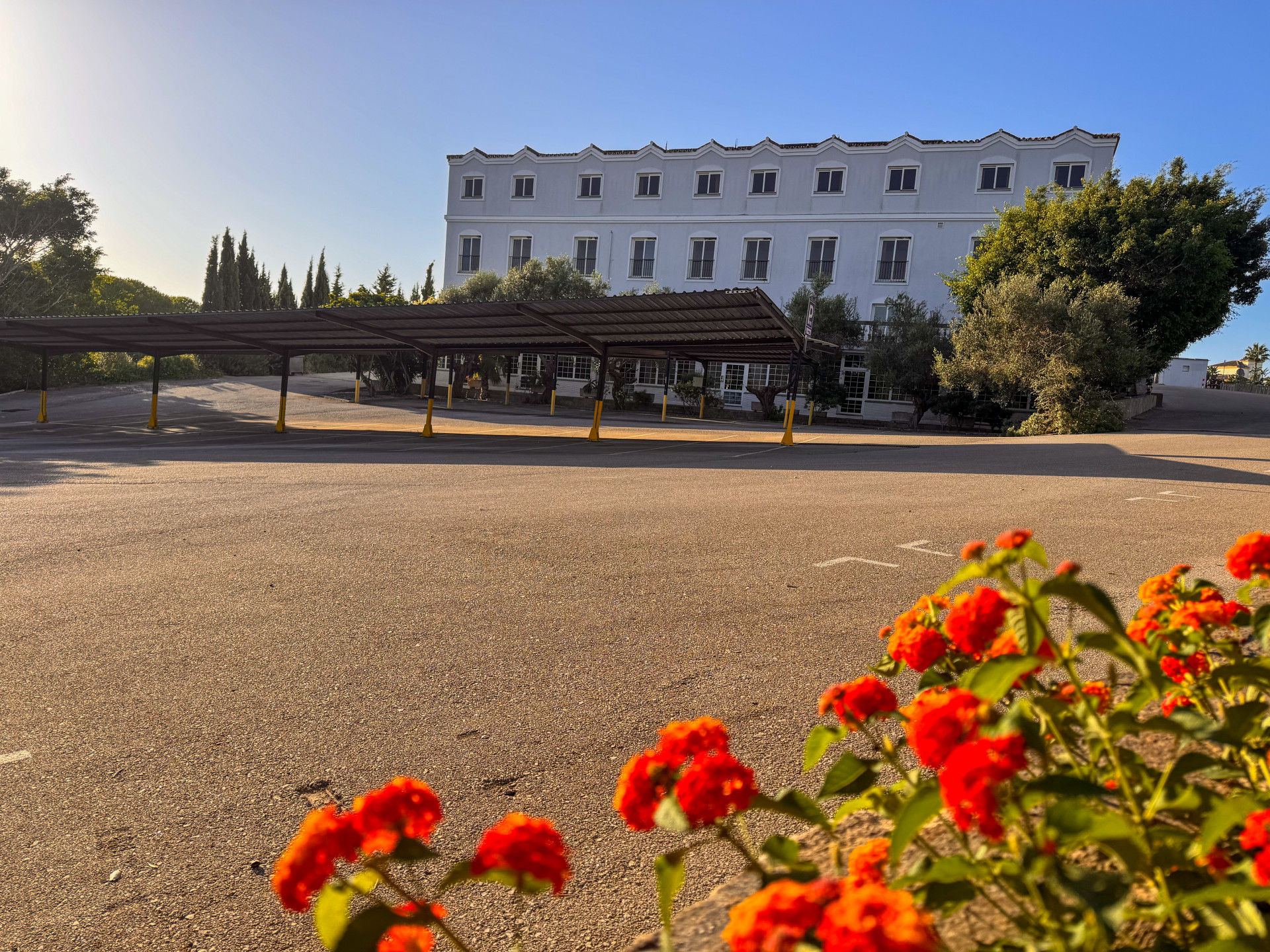 Local con piscina en Cádiz – Foto 1