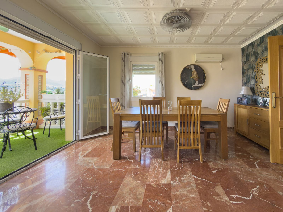 5 Bedroom Villa in Coín - Photo 10