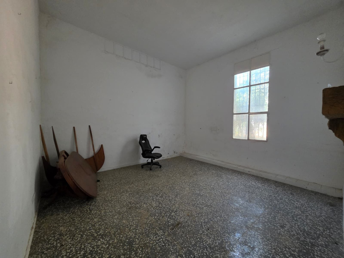 8 Bedroom Country house in Antequera - Photo 48