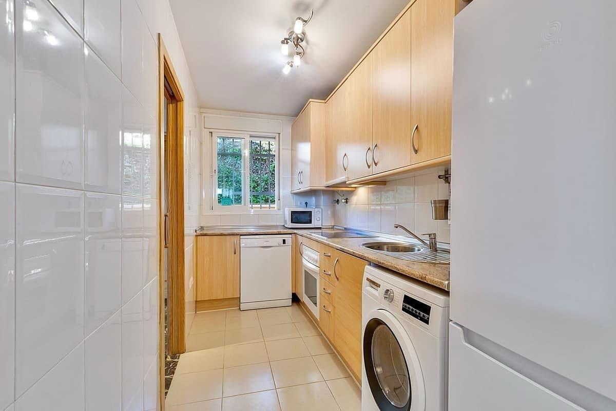 2 Bedroom Apartment in Fuengirola - Photo 13