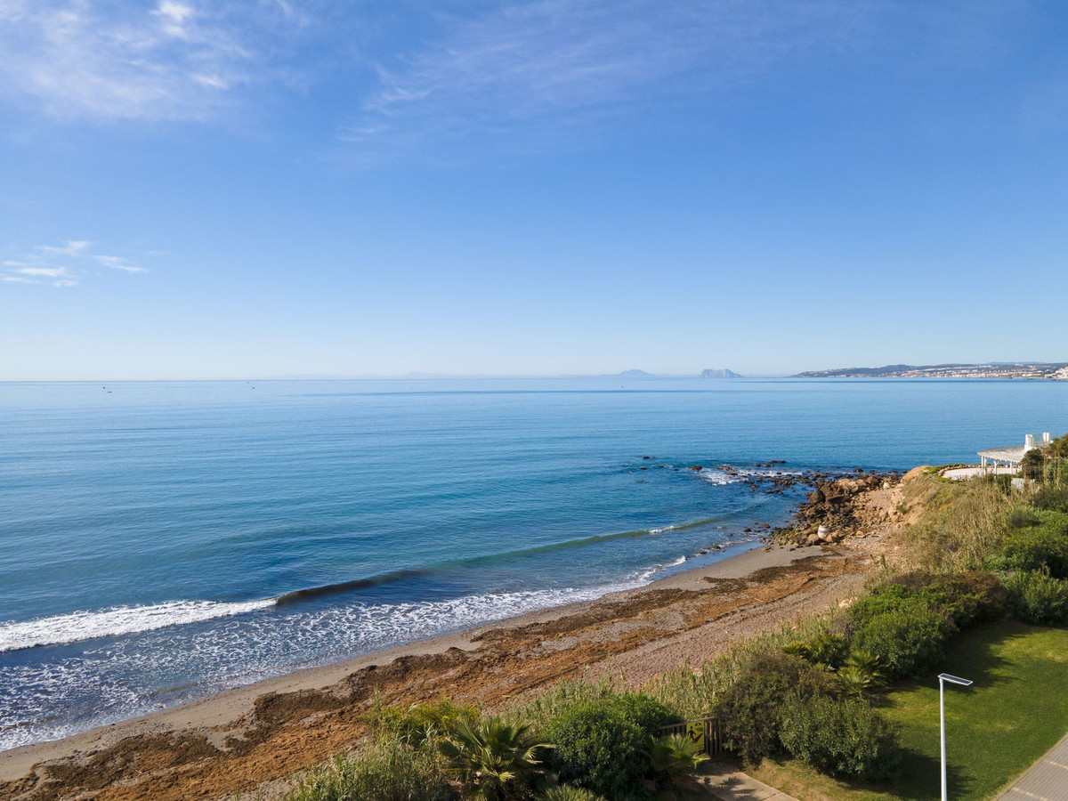 2 Bedroom Apartment in Estepona - Photo 46