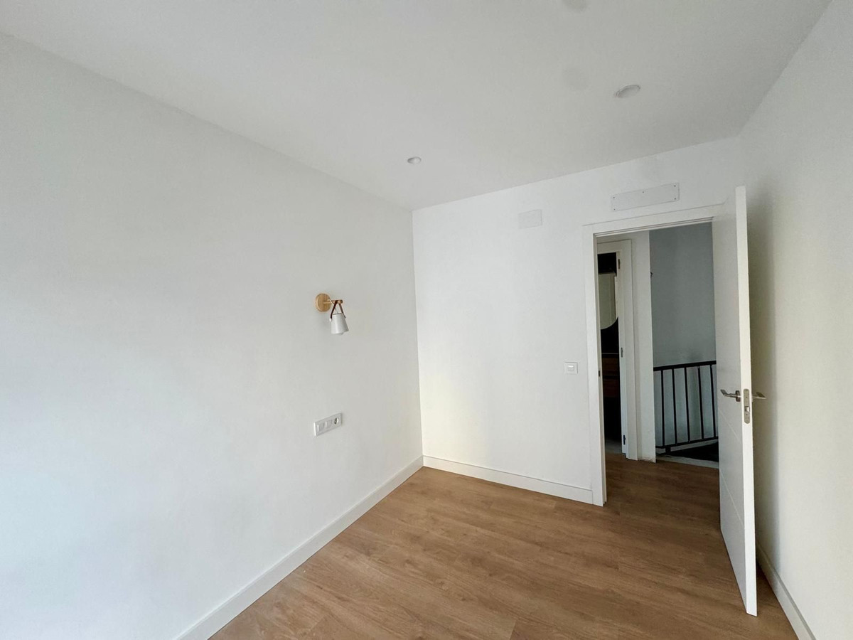 3 Bedroom Apartment in Torremolinos - Photo 16