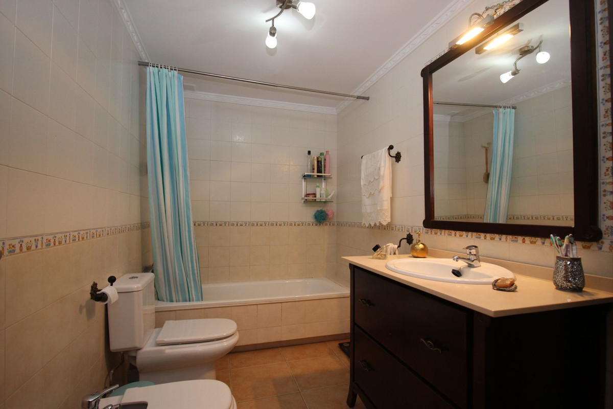 4 Bedroom Townhouse in Coín - Foto 14