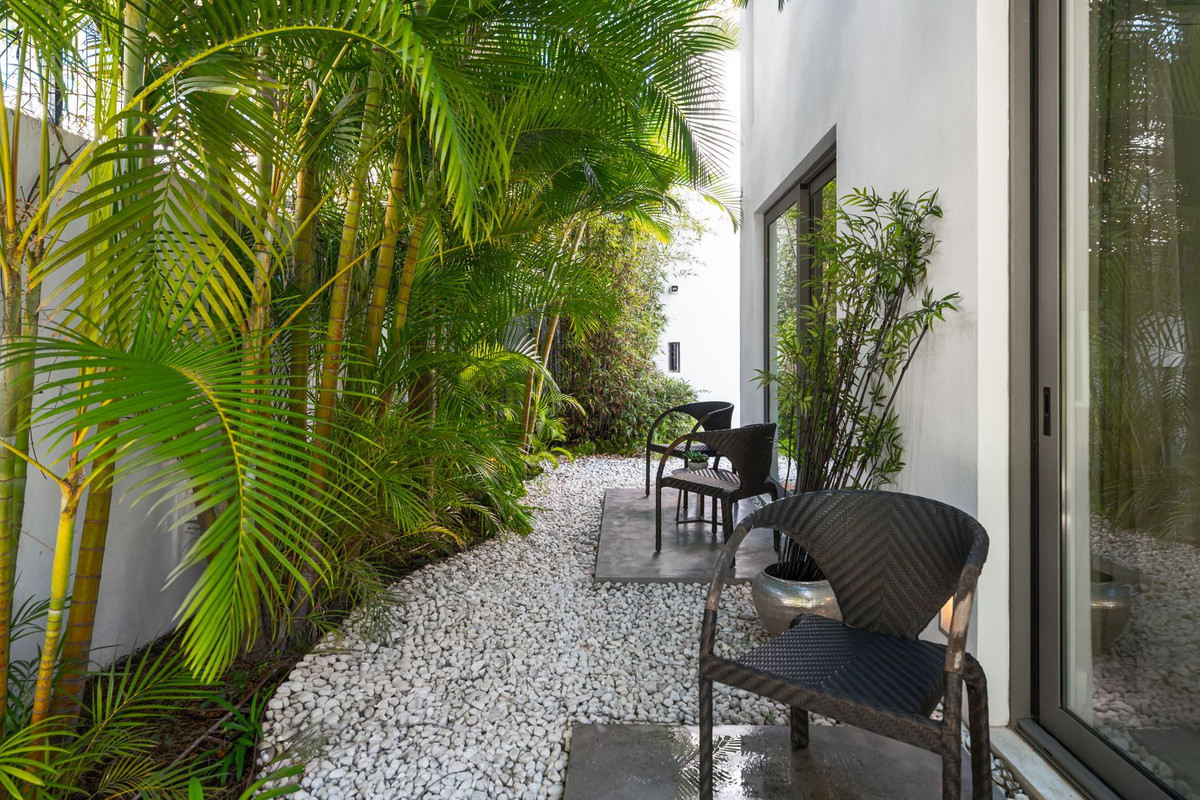 4 Bedroom Villa in Marbella - Photo 20