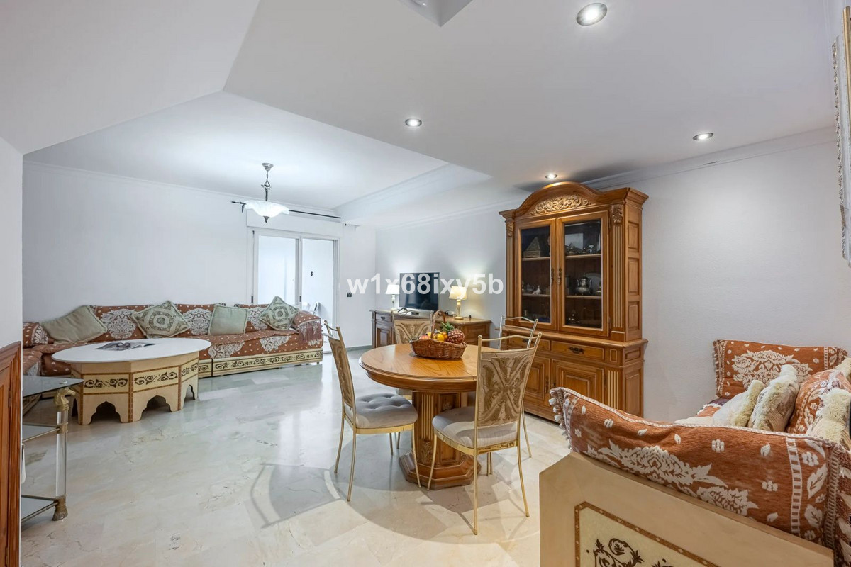 4 Bedroom Townhouse in San Pedro de Alcántara - Photo 5