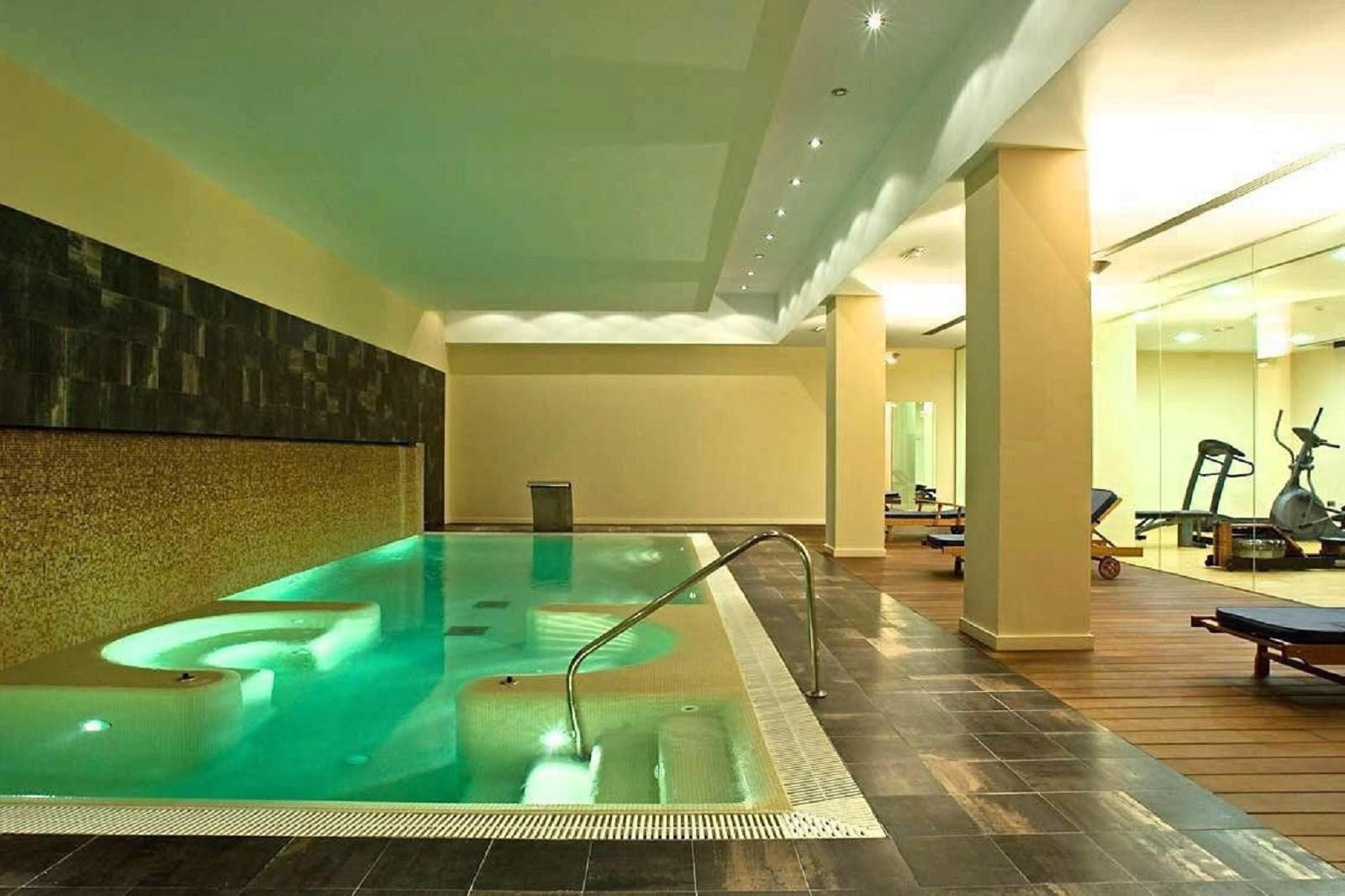 3 Bedroom Penthouse in Estepona - Photo 27