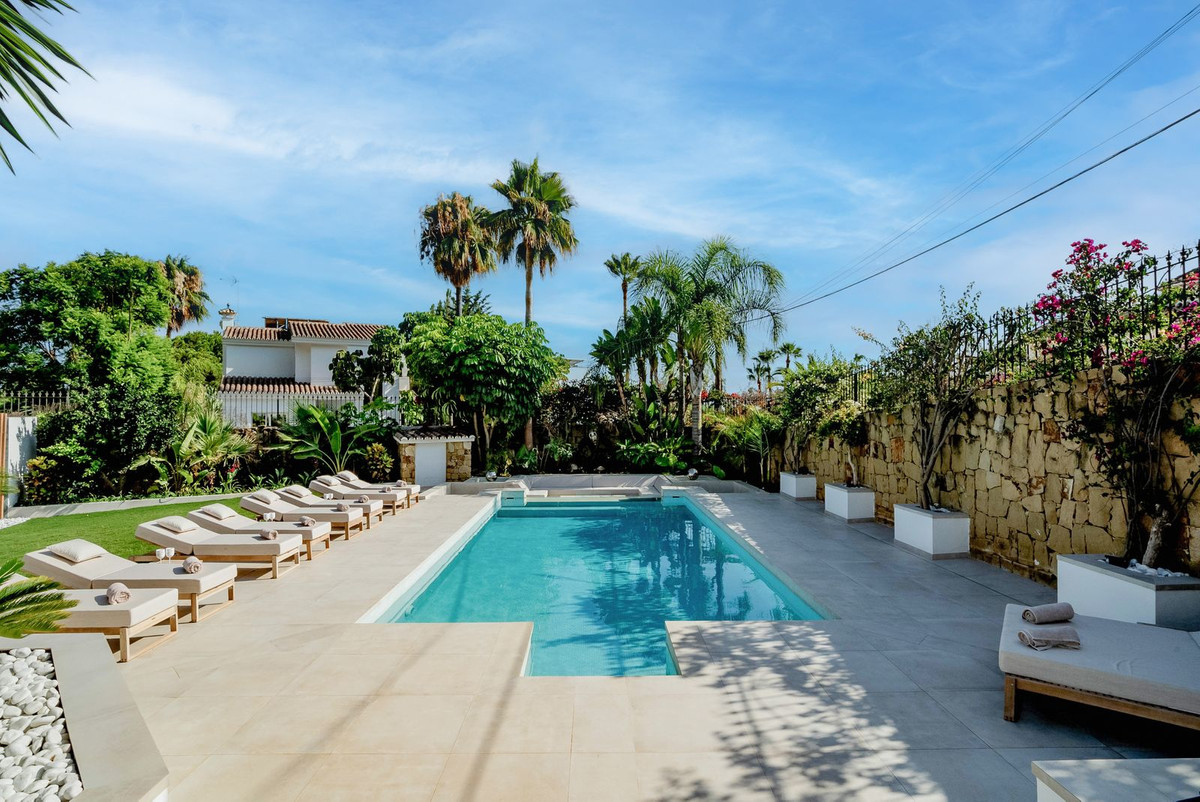 6 Bedroom Villa in Marbella - Photo 22