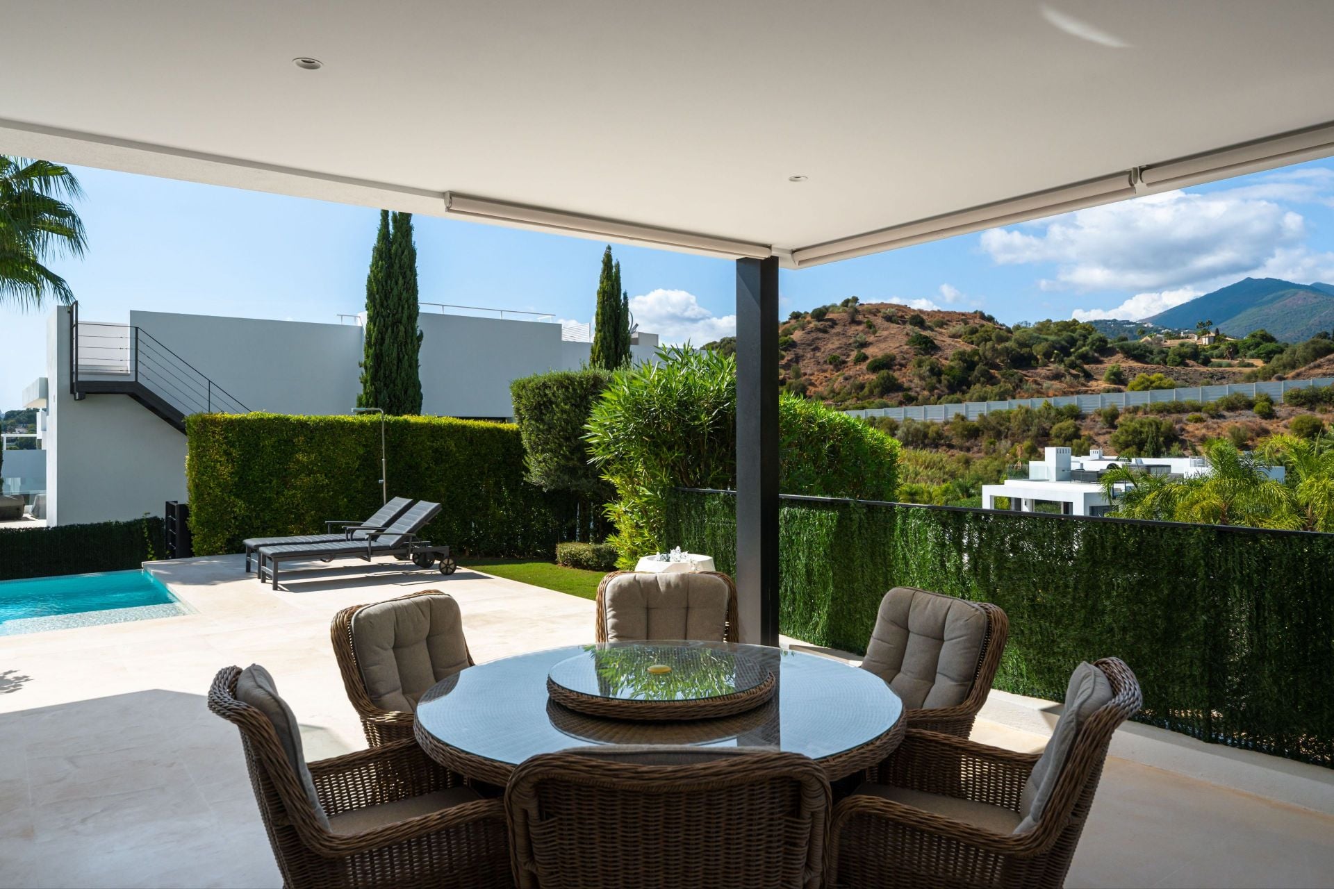 5 Bedroom Villa in Marbella - Photo 2