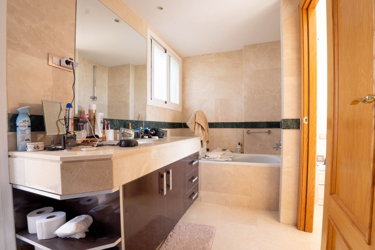 3 Bedroom Penthouse in Mijas - Photo 27