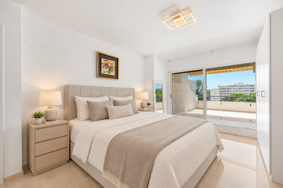 4 Bedroom Penthouse in San Pedro de Alcántara - Photo 14