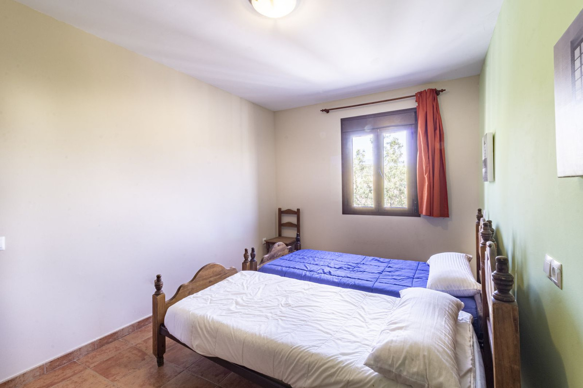 11 Bedroom Country house in Guaro - Photo 24