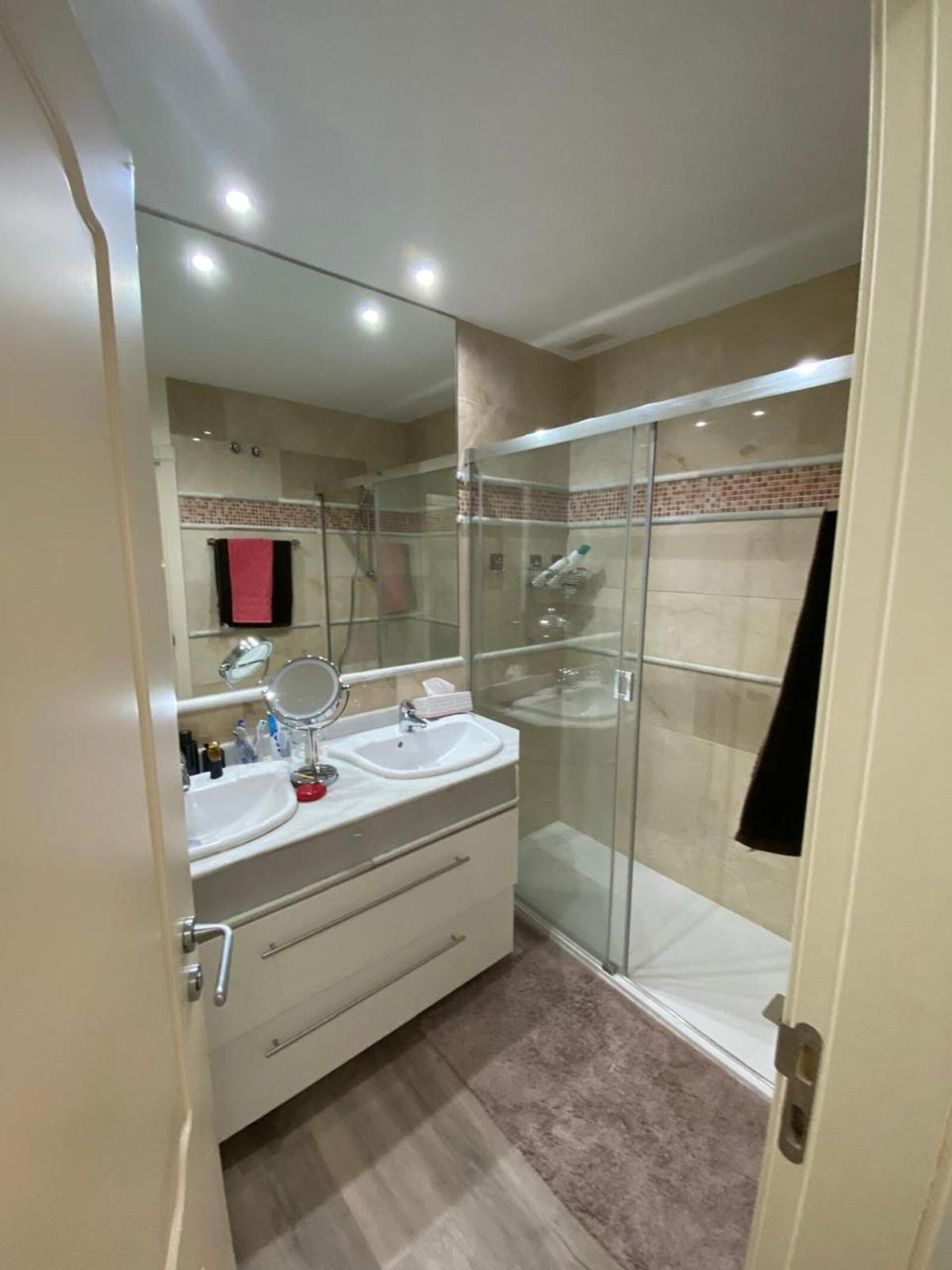 2 Bedroom Apartment in Marbella - Photo 10