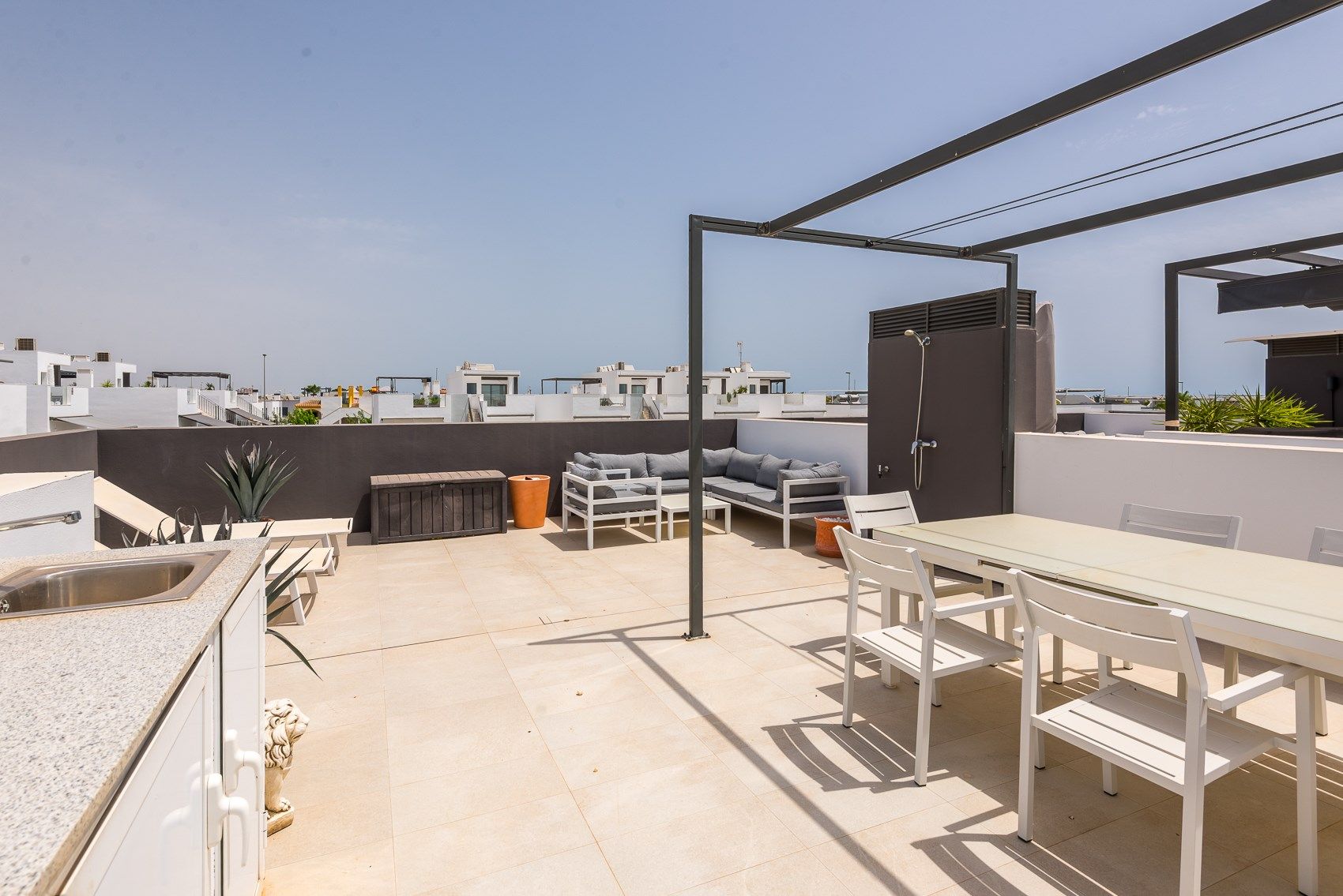 Piso de 2 dormitorios con piscina en Alicante – Foto 26