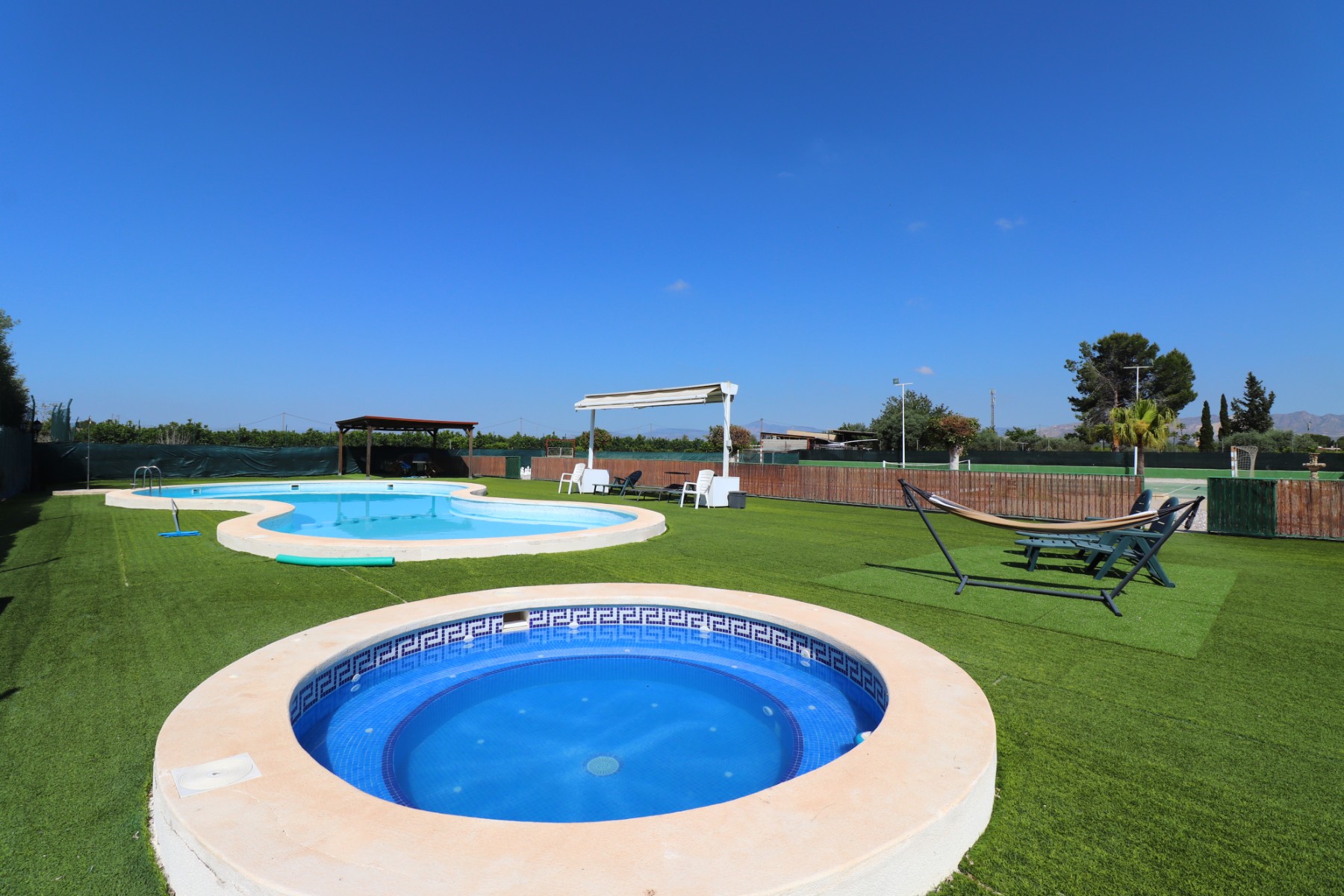 Moradia com 4 quartos com piscina em Alicante, Espanha – Foto 4