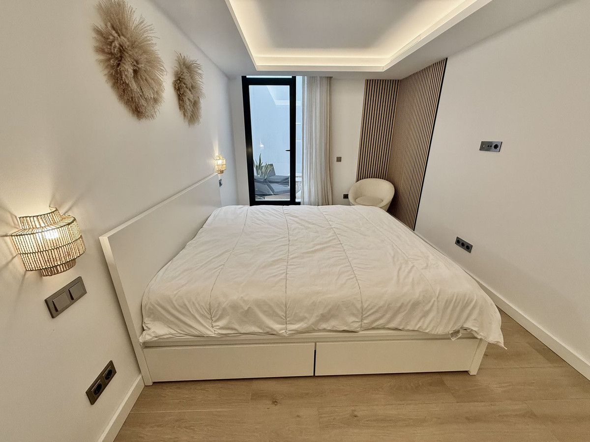 4 Bedroom Villa in Estepona - Photo 29