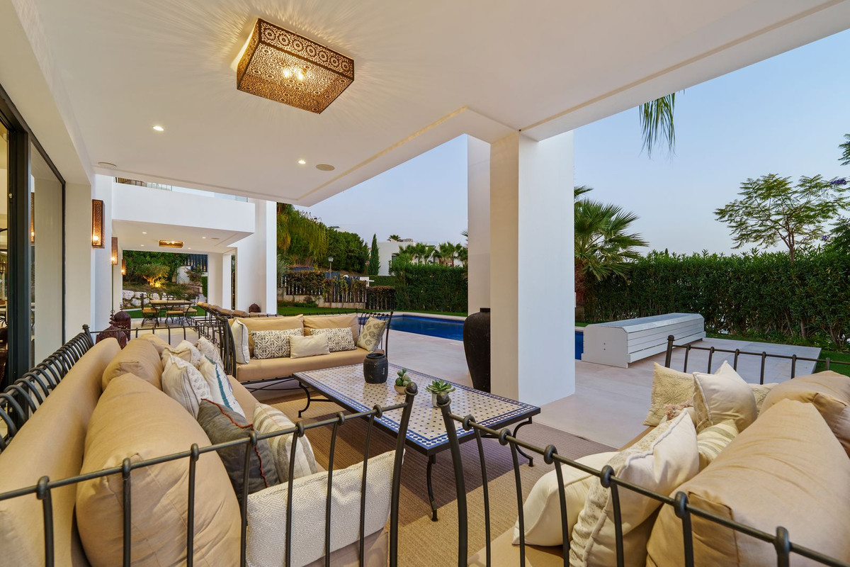 6 Bedroom Villa in Marbella - Photo 32
