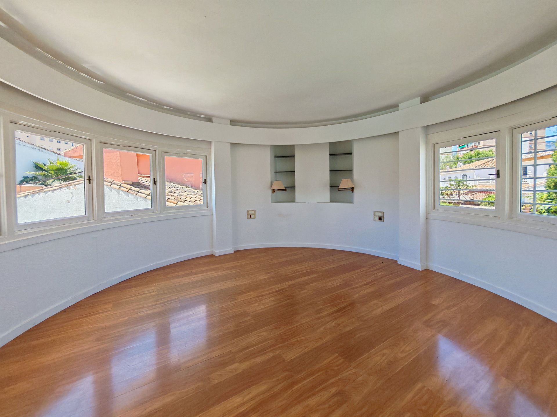 4 Bedroom Villa in Fuengirola - Photo 9