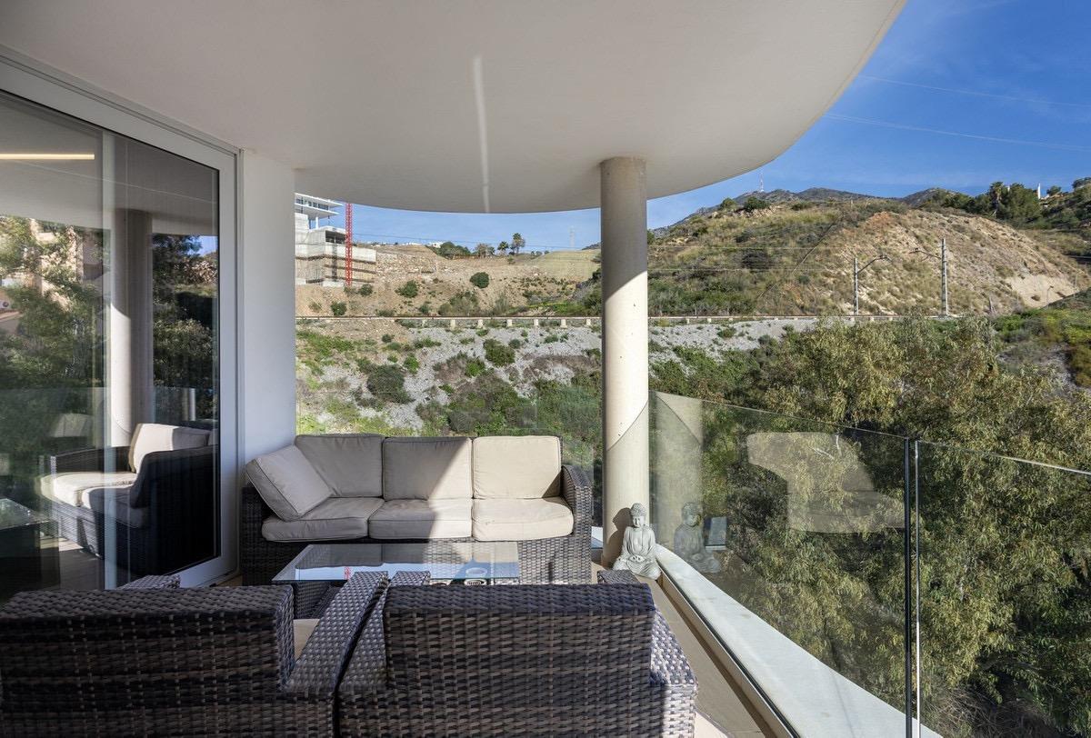 2 Bedroom Apartment in Fuengirola - Photo 4