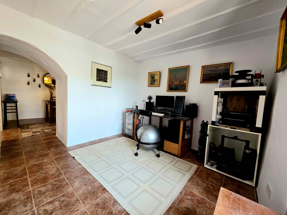 4 Bedroom Country house in Alhaurín el Grande - Photo 21