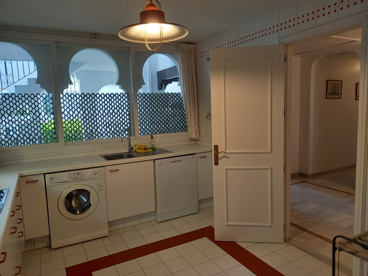 3 Bedroom Apartment in Estepona - Photo 14