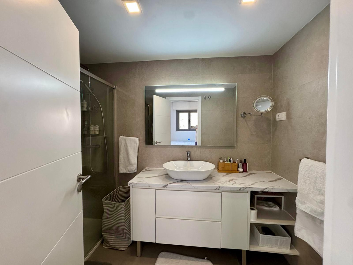 3 Bedroom Apartment in Benalmádena - Photo 24