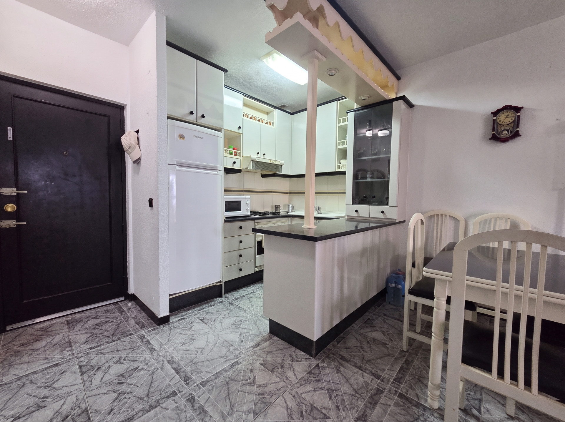 1 Bedroom Apartment in Marbella - Photo 9