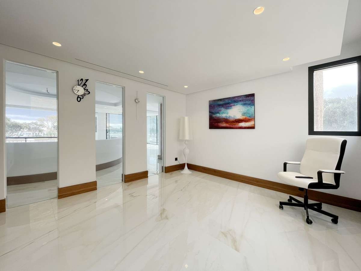 6 Bedroom Villa in San Roque - Photo 55