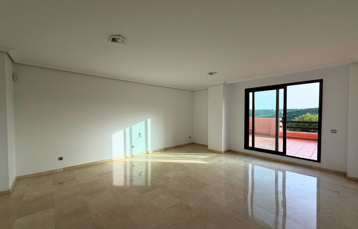 2 Bedroom Penthouse in Casares - Photo 15