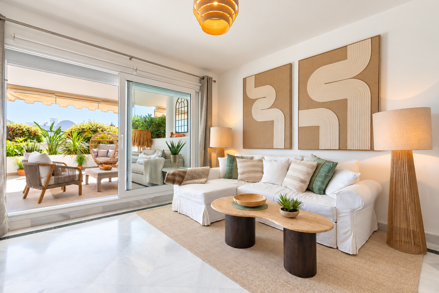 2 Bedroom Apartment in Marbella - Photo 2